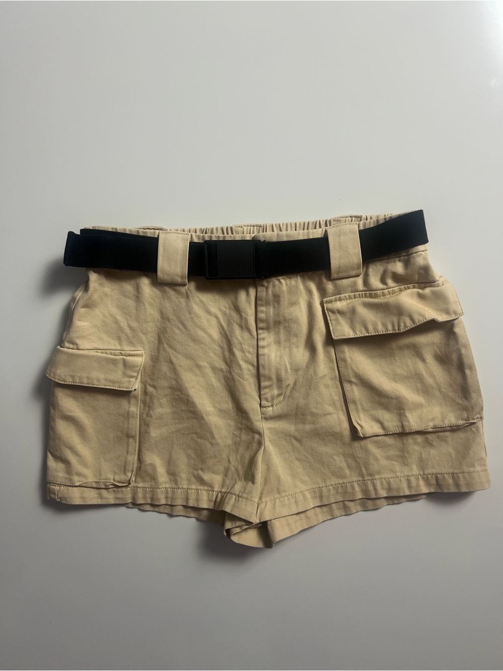 TNA Aritzia Cargo Utility Shorts, Tan, Size L